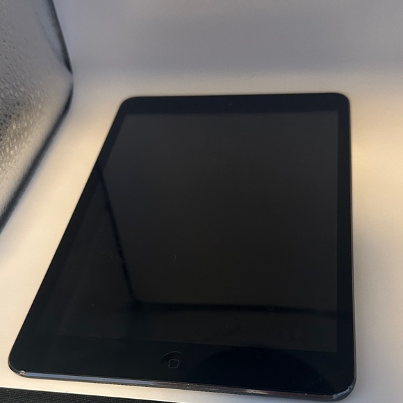Apple mini 3 Black Tablet - Picture 1 of 6